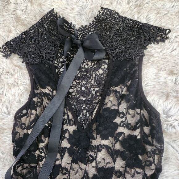 Windsor Charismatic in Crochet Skater Dress Black Size XS - Picture 8 of 13